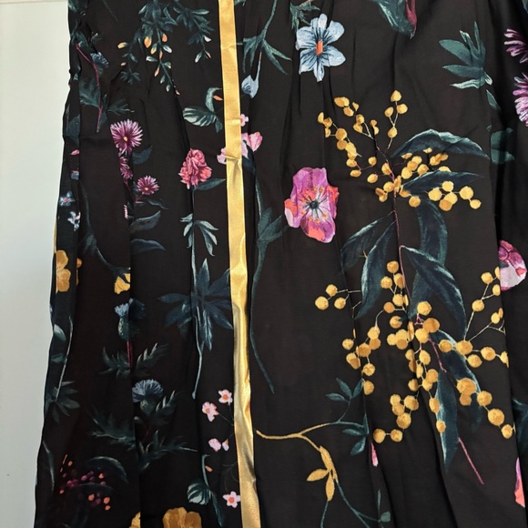 ❗️Joules Floral Scarf - Black with Multicolor Accents - Picture 2 of 7